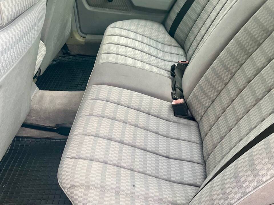 Image 12/12 of Mercedes-Benz 190 D 2.5 (1990)