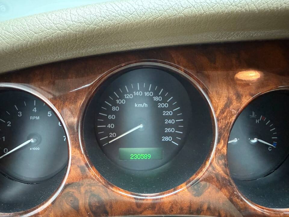 Immagine 13/21 di Jaguar XK8 4.2 (2004)