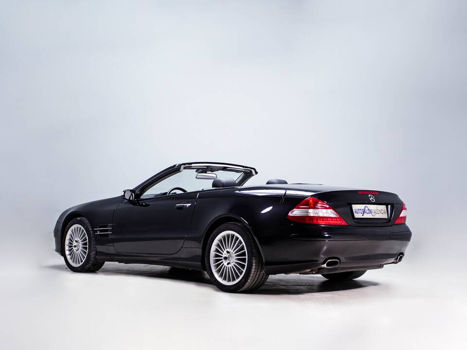 Image 13/36 of Mercedes-Benz SL 500 (2006)