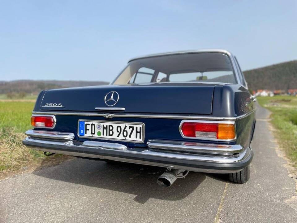 Image 12/52 of Mercedes-Benz 250 S (1967)