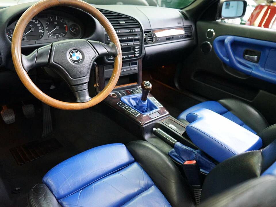 Image 24/36 of BMW 318i (1999)