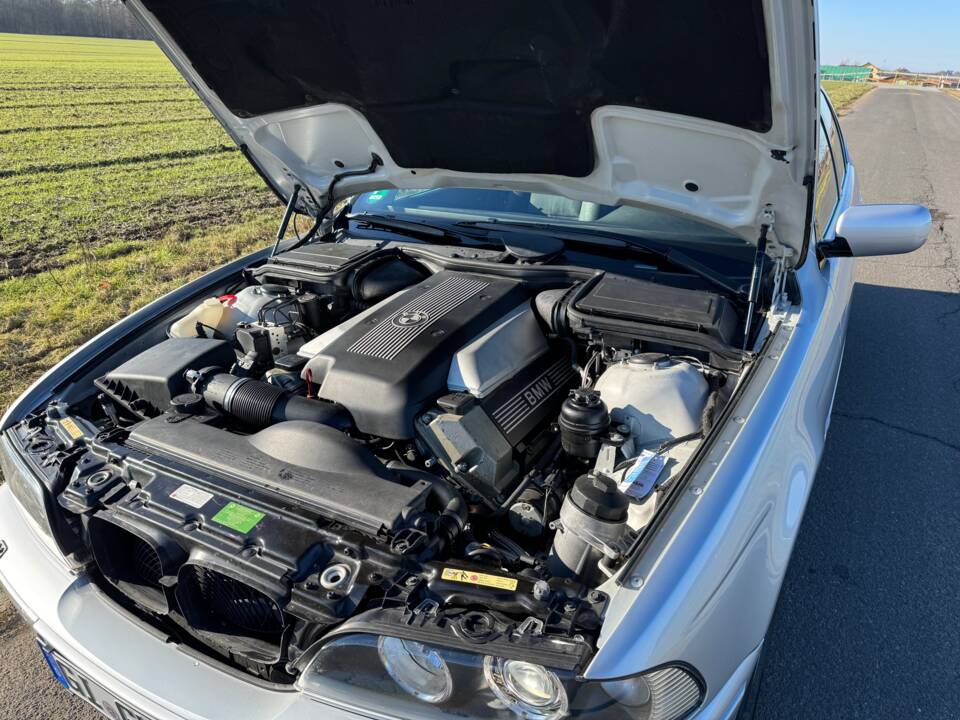 Bild 11/75 von BMW 540i (2001)