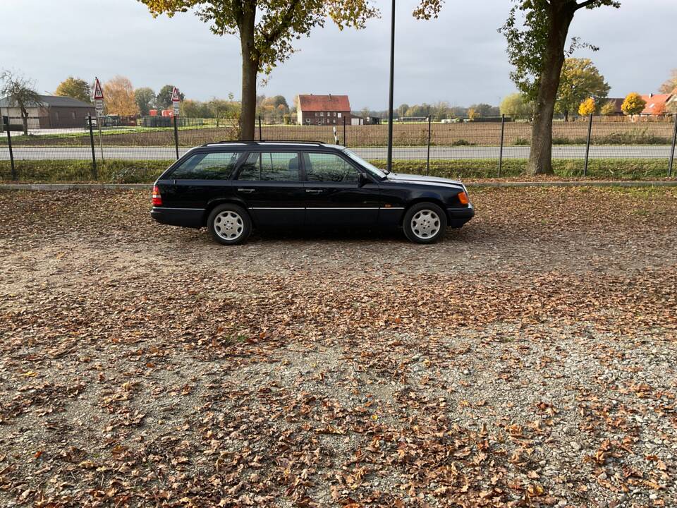 Image 11/149 of Mercedes-Benz 320 TE (1993)