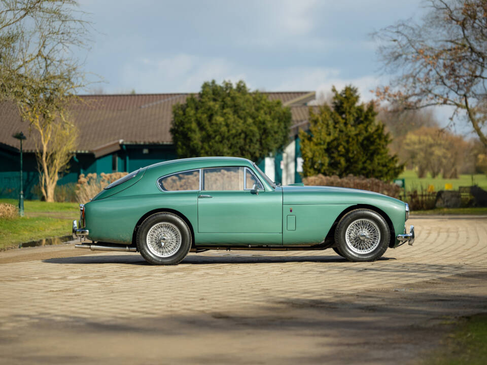 Image 5/50 of Aston Martin DB 2&#x2F;4 Mk III (1958)