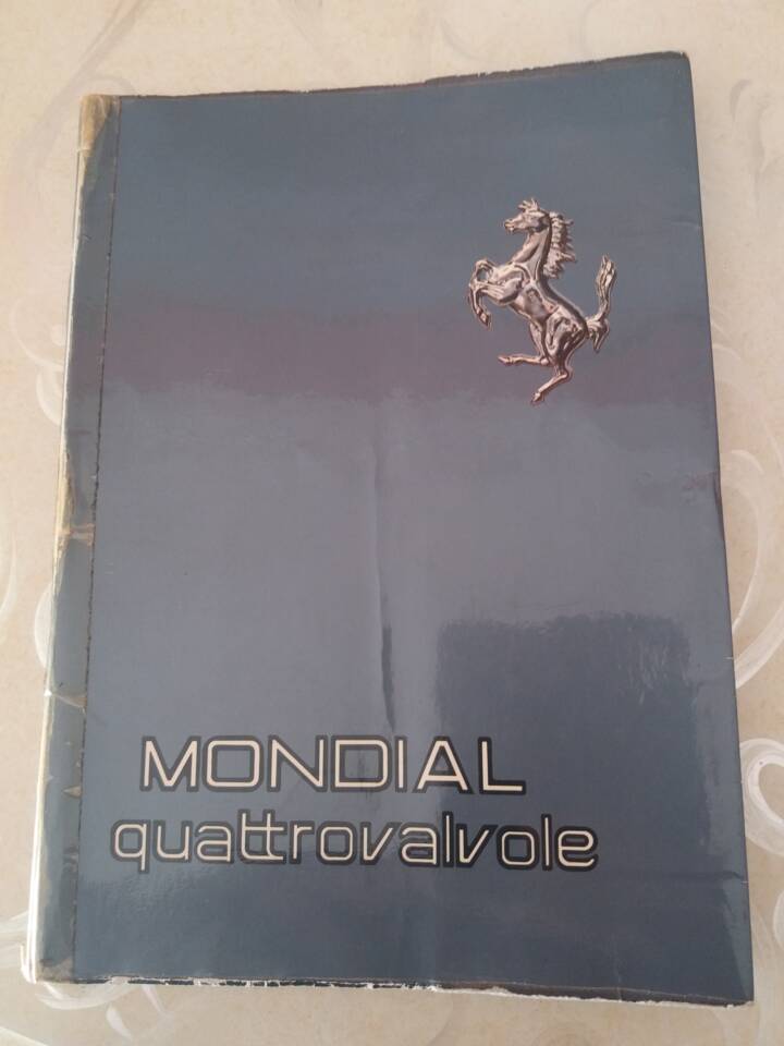 Image 34/73 de Ferrari Mondial Quattrovalvole (1984)