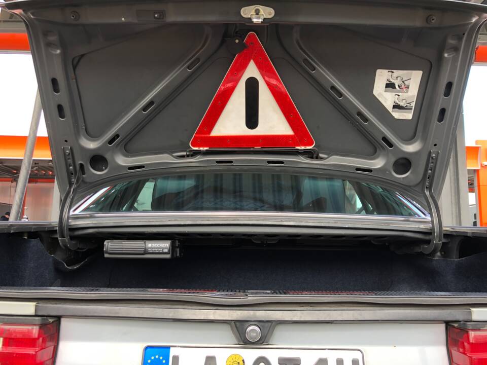 Afbeelding 10/15 van Mercedes-Benz 500 SEL (1983)