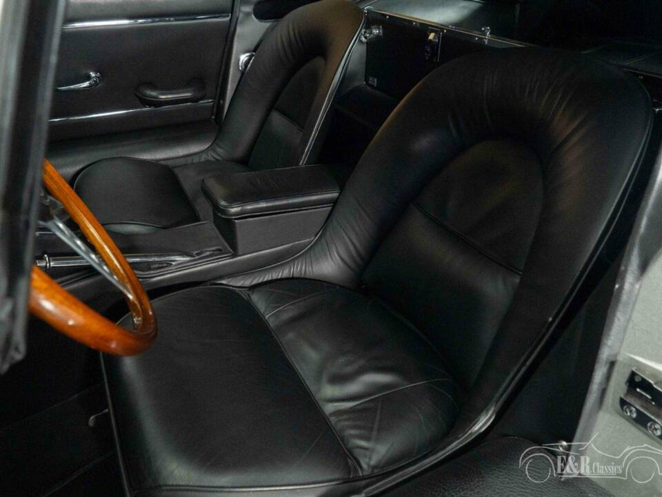 Immagine 11/19 di Jaguar E-Type 3.8 (1964)