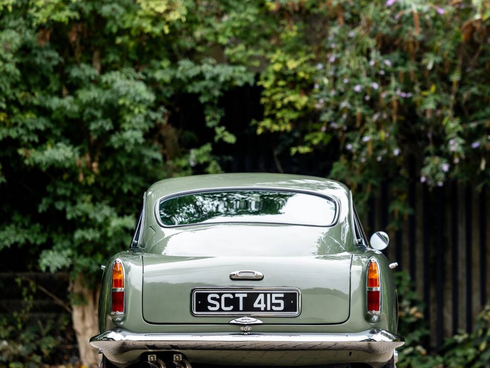 Image 15/50 de Aston Martin DB 4 (1960)