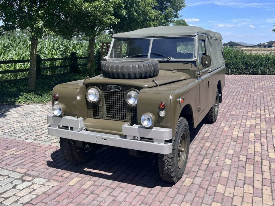 Image 3/8 of Land Rover 88 (1969)