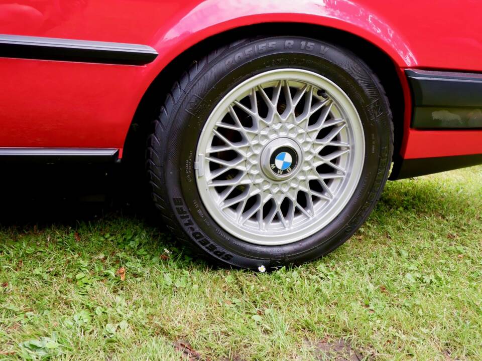 Imagen 25/26 de BMW 318i (1992)