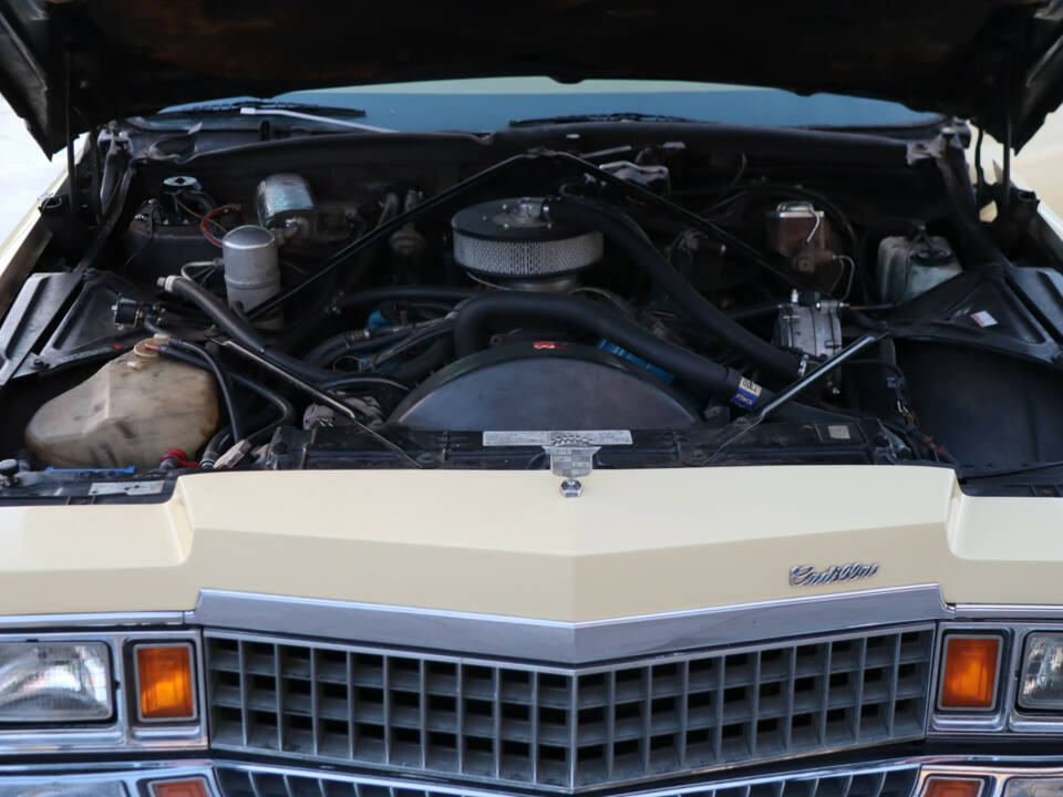 Image 11/50 of Cadillac Coupe DeVille (1977)