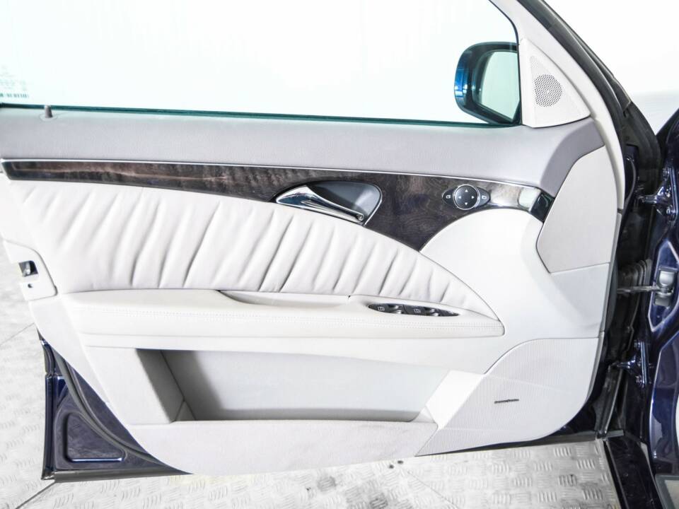 Bild 33/50 von Mercedes-Benz E 320 T 4MATIC (2004)