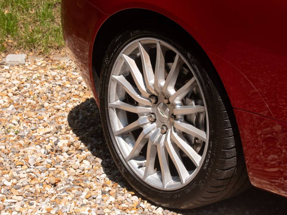 Image 31/50 of Aston Martin DB 9 Volante (2006)