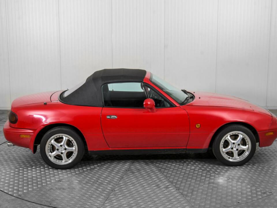 Afbeelding 50/50 van Mazda MX-5 1.8 (1994)