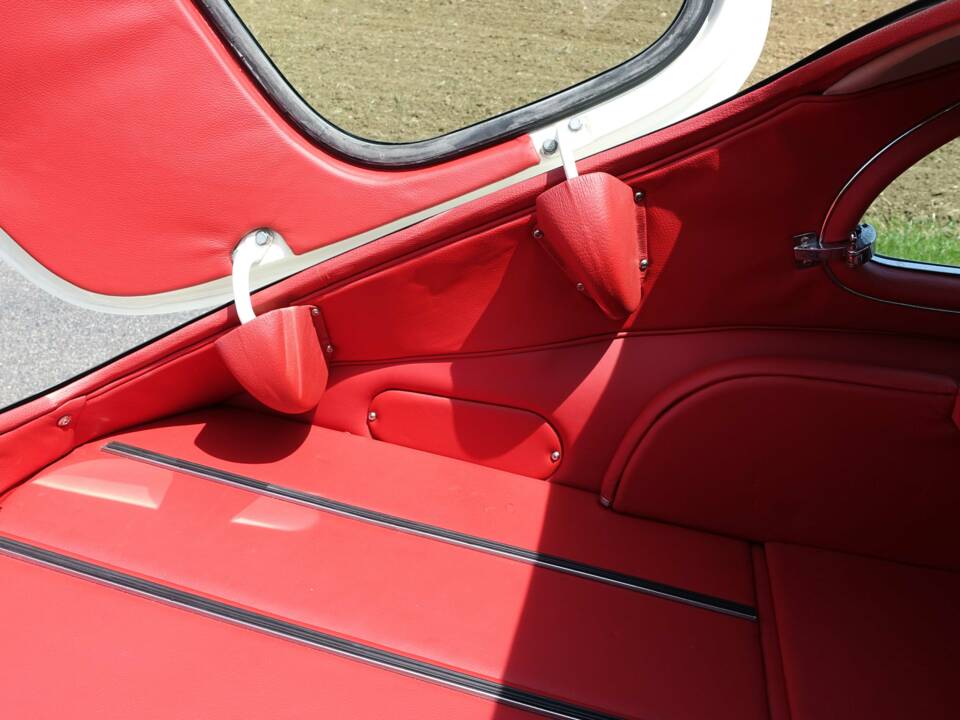 Image 28/39 de Jaguar XK-E (2+2) (1970)