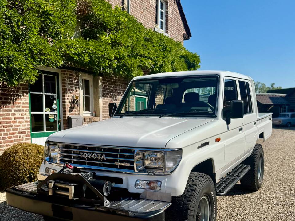 Imagen 2/12 de Toyota Land Cruiser LJ 78 (1990)