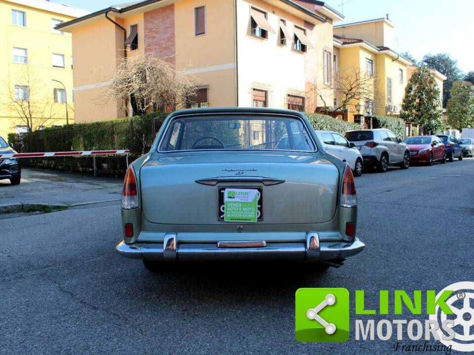 Image 2/10 of Lancia Flaminia Coupe Pininfarina 3B (1966)