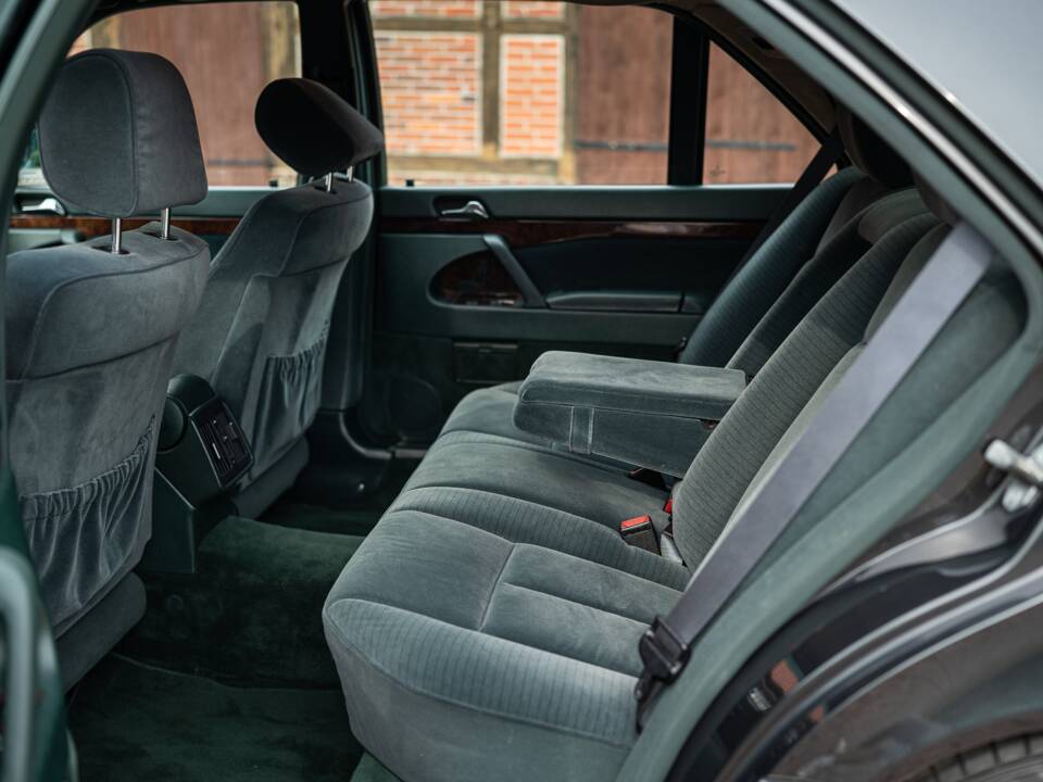 Image 51/54 of Mercedes-Benz 500 SEL (1992)