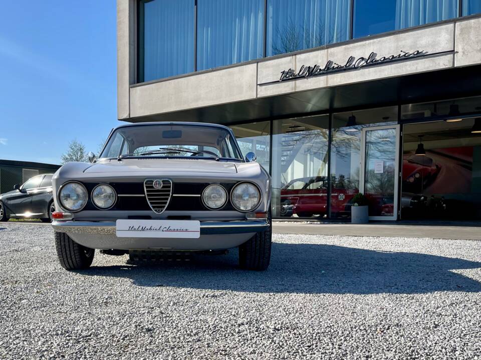 Image 39/47 de Alfa Romeo 1750 GT Veloce (1968)