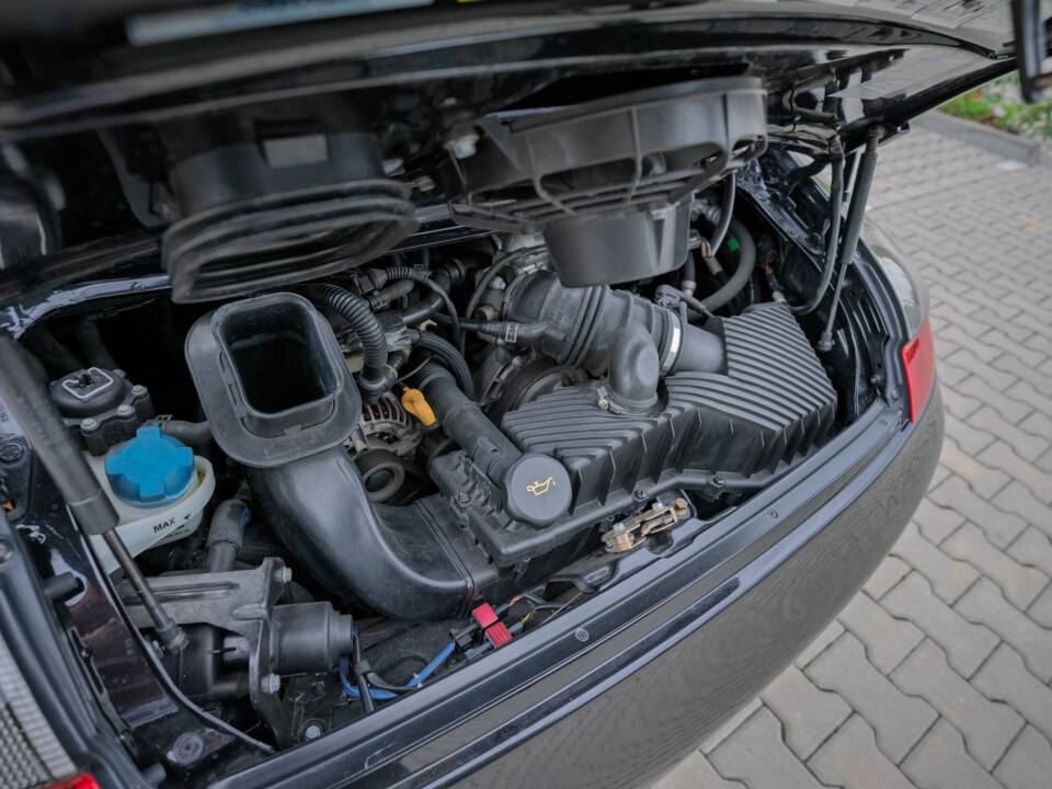 Image 14/63 of Porsche 911 Carrera 4S (2004)