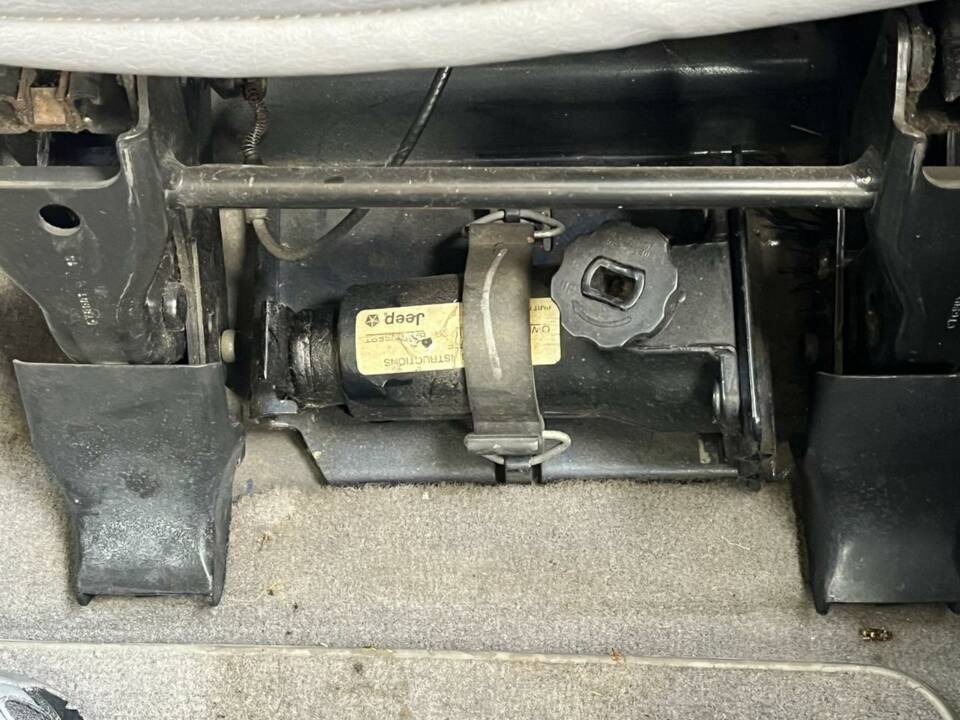 Bild 37/38 von Jeep Wrangler Sport Hardtop 2.5 (1997)