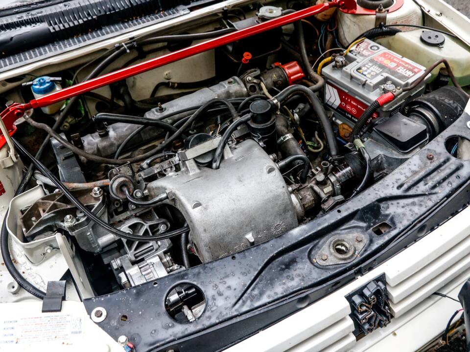 Imagen 5/44 de Peugeot 205 GTi 1.9 (1987)