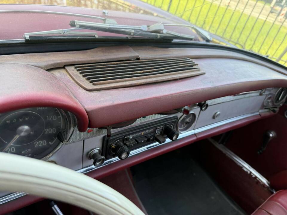 Image 24/50 of Mercedes-Benz 230 SL (1966)
