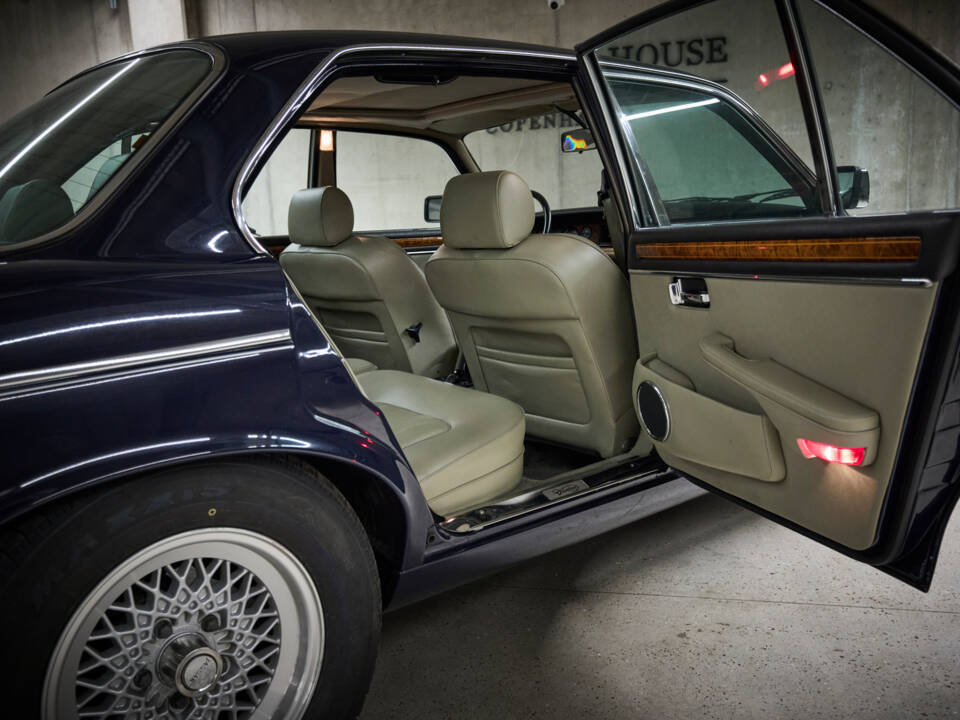 Bild 64/97 von Daimler Double Six (1994)