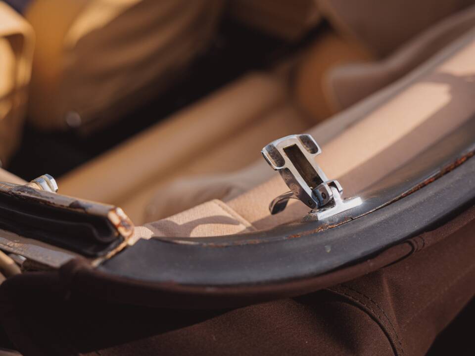 Image 68/99 of Aston Martin DB 6 Volante (1968)