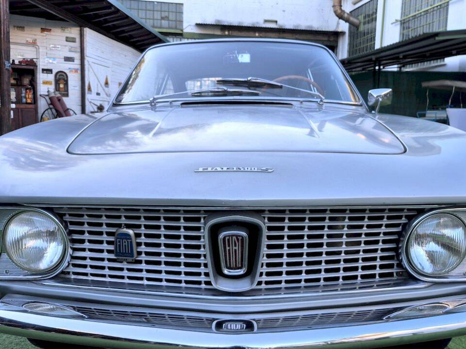 Image 17/54 de FIAT 1300 Vignale (1965)