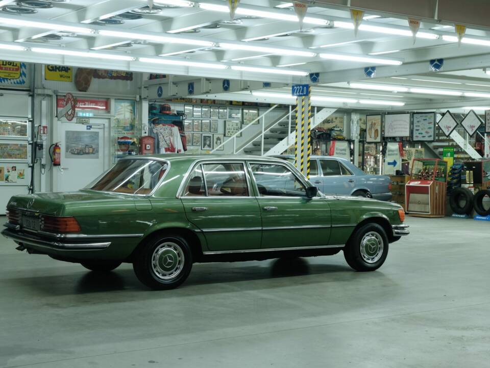 Image 12/50 de Mercedes-Benz 350 SE (1975)