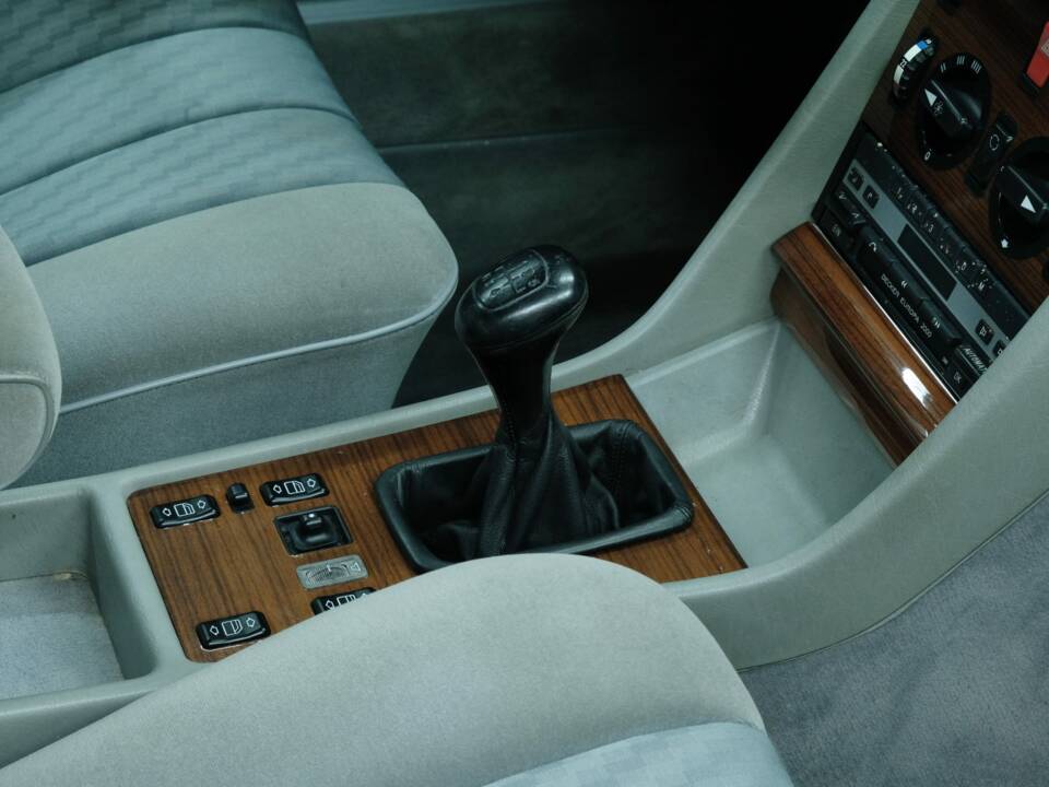 Bild 28/50 von Mercedes-Benz 300 SE (1990)