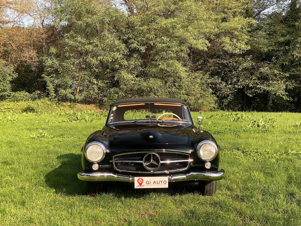 Image 2/67 of Mercedes-Benz 190 SL (1961)