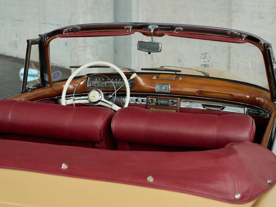 Immagine 16/50 di Mercedes-Benz 220 S Cabriolet (1958)