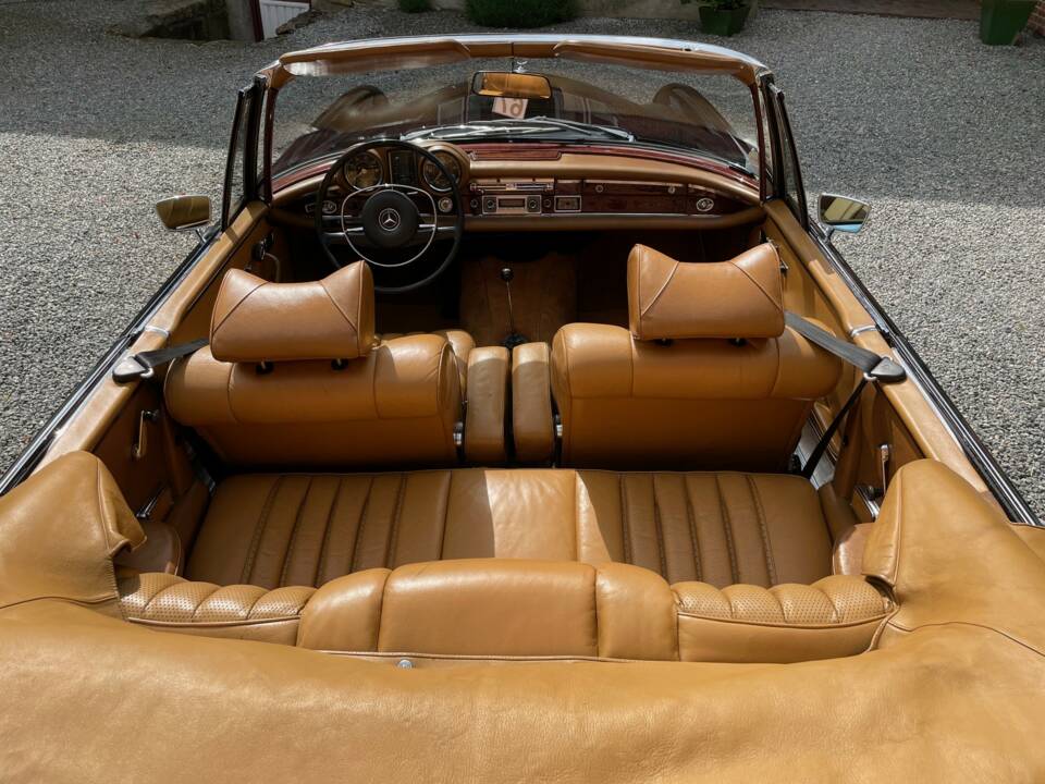 Image 10/23 of Mercedes-Benz 280 SE (1968)