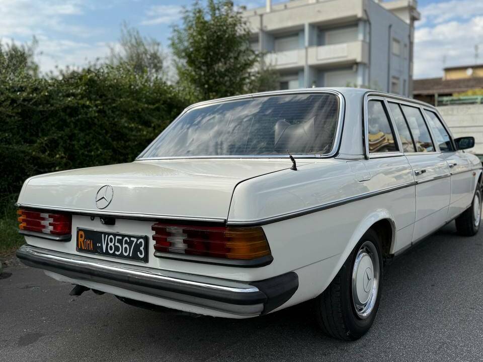 Bild 35/50 von Mercedes-Benz 240 D (1979)
