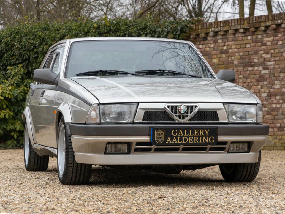 Image 26/50 of Alfa Romeo 75 2.0 Twin Spark (1988)