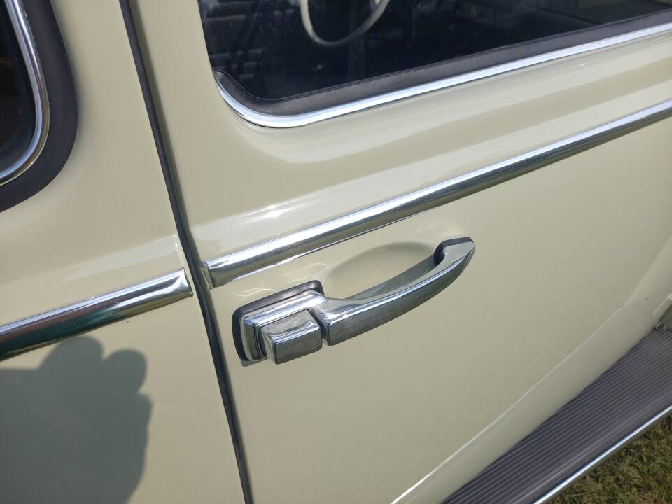 Image 14/137 of Volkswagen Beetle 1200 (1965)