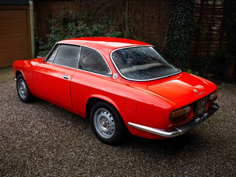 Image 3/20 of Alfa Romeo Giulia 1600 GT Junior (1976)