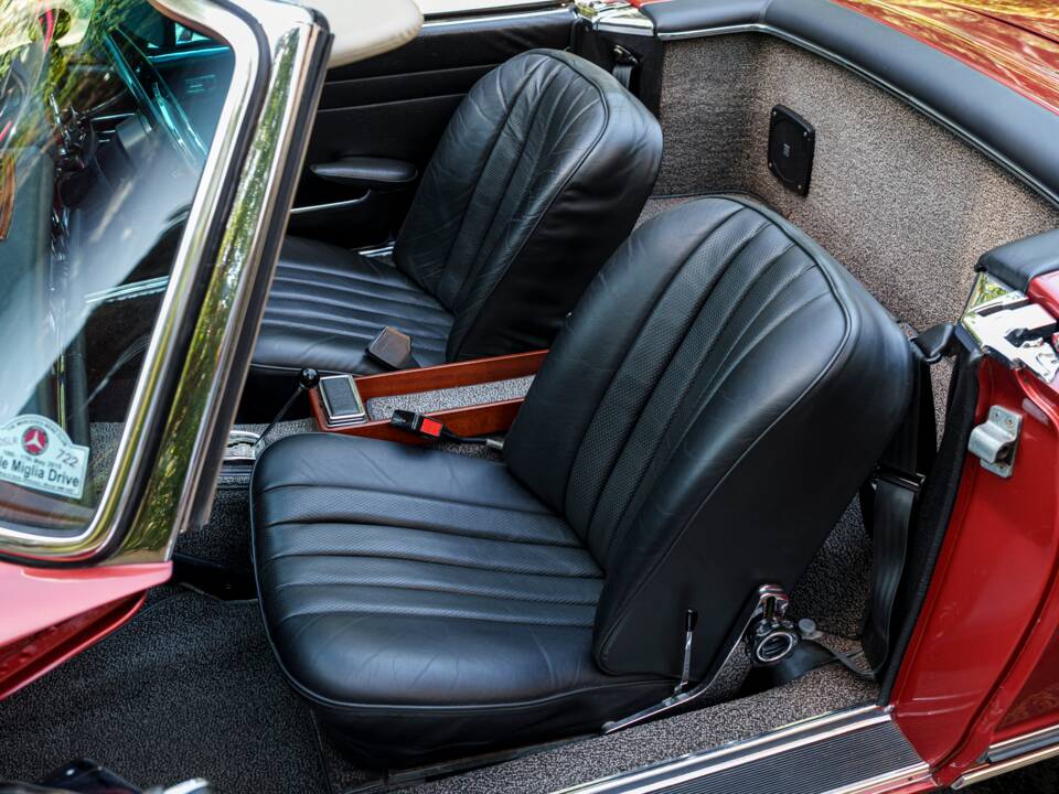 Image 32/33 of Mercedes-Benz 280 SL (1970)