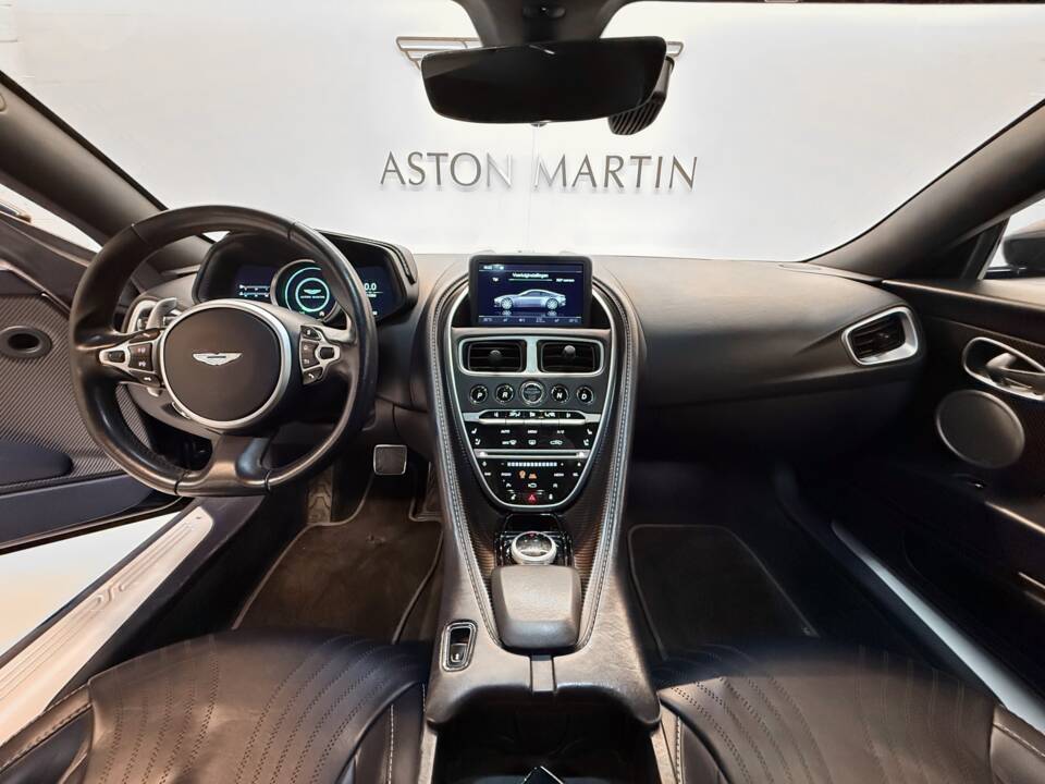 Afbeelding 26/26 van Aston Martin DB 11 V8 (2018)