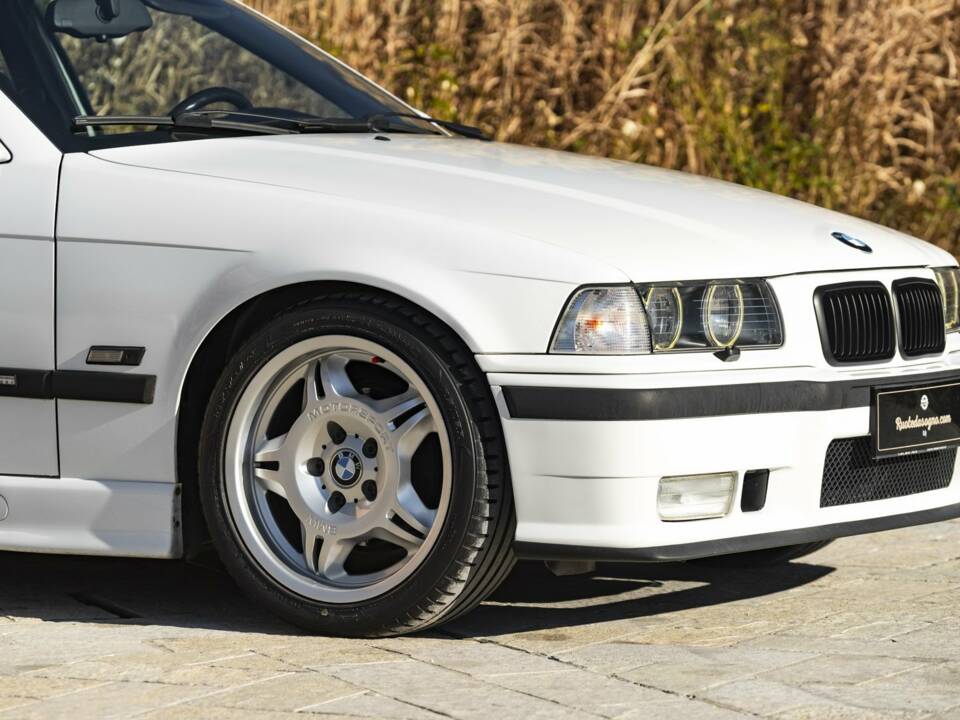 Image 32/50 of BMW 318 (1994)