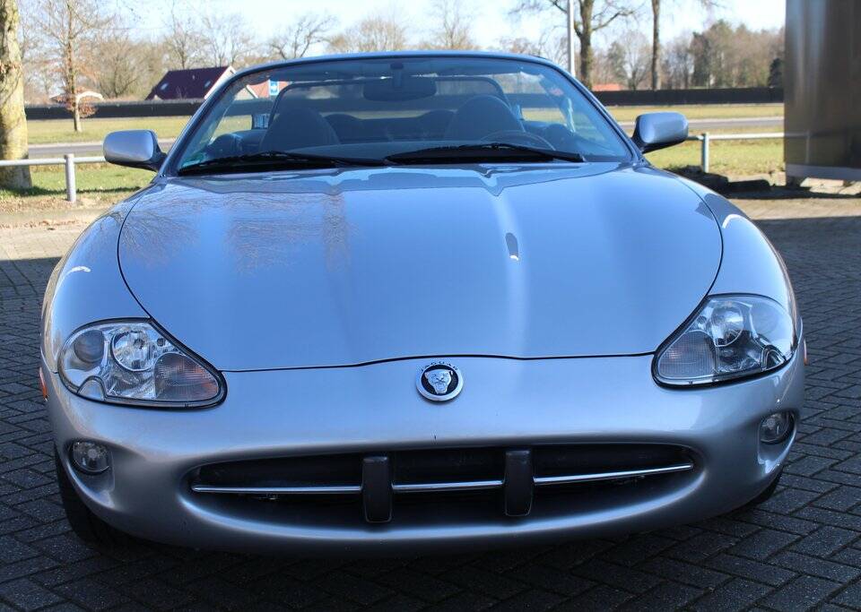 Image 4/8 of Jaguar XK8 4.0 (1999)