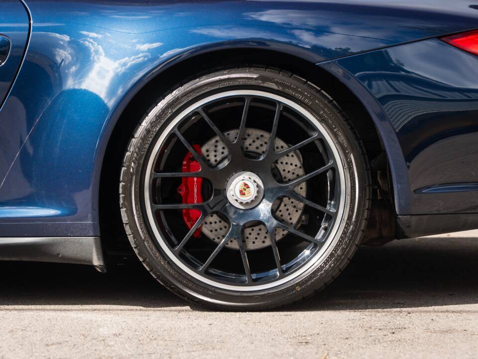 Image 11/54 of Porsche 911 Carrera GTS (2011)