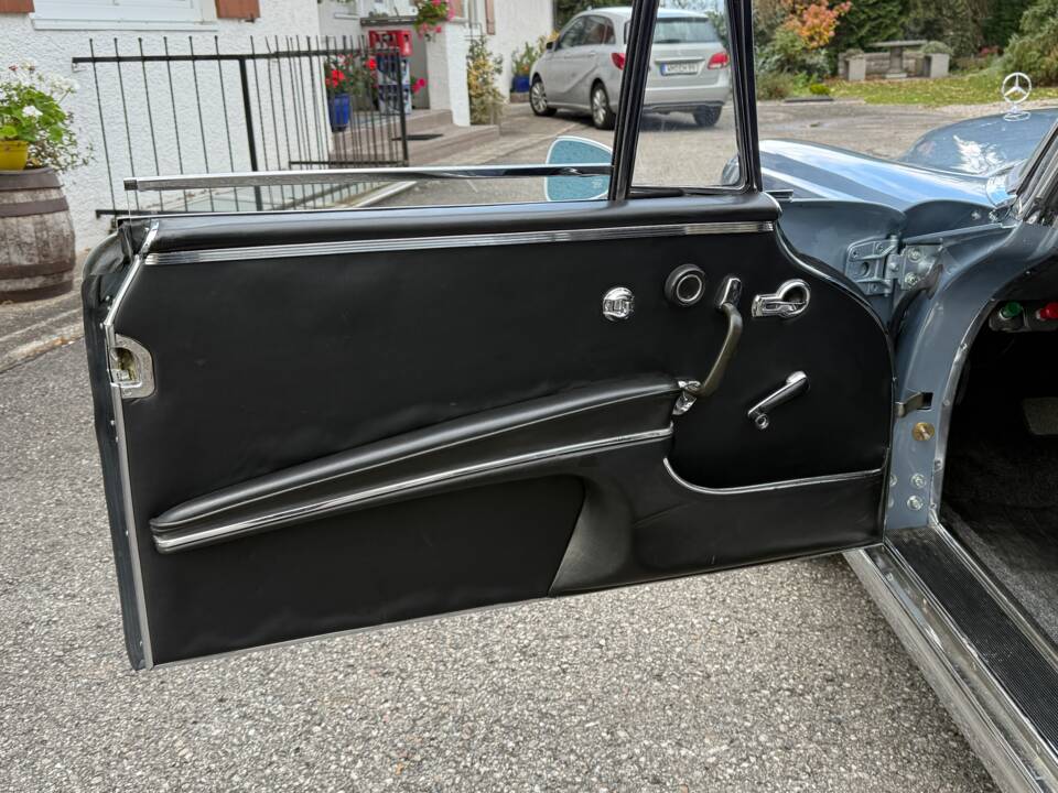 Bild 30/43 von Mercedes-Benz 250 SE (1966)