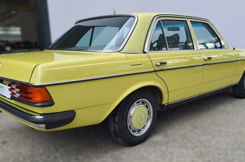 Bild 3/49 von Mercedes-Benz 200 (1979)