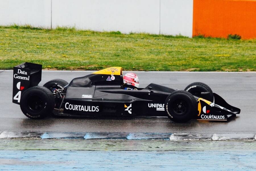 Bild 10/28 von Tyrrell 017 (1988)