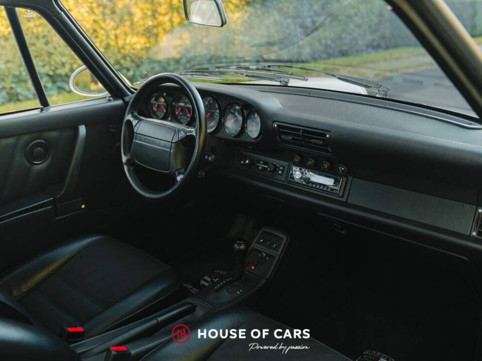 Image 32/51 of Porsche 911 Carrera 2 (1992)