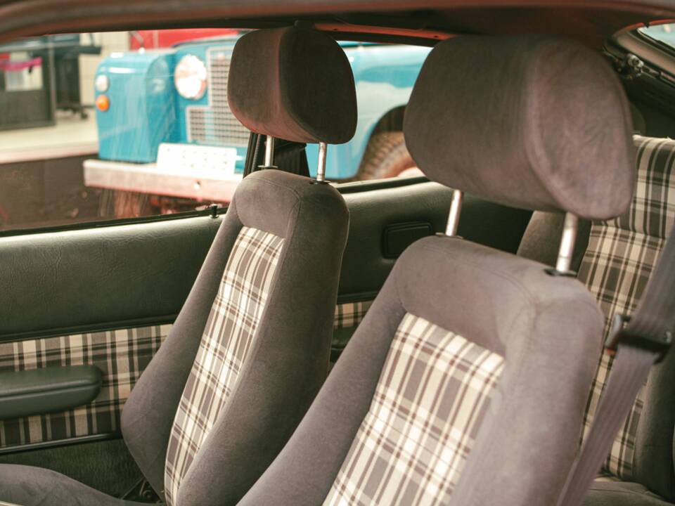 Image 17/34 of Ford Capri 2,8i (1981)