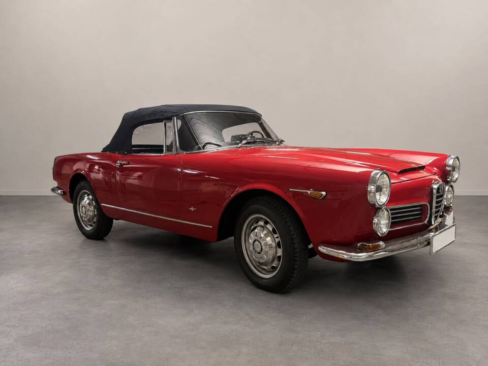 Image 11/31 of Alfa Romeo 2600 Spider (1964)